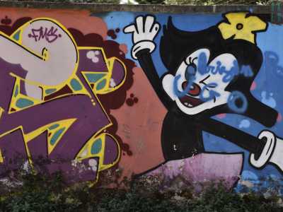 I graffiti si alternano ai personaggi della Disney